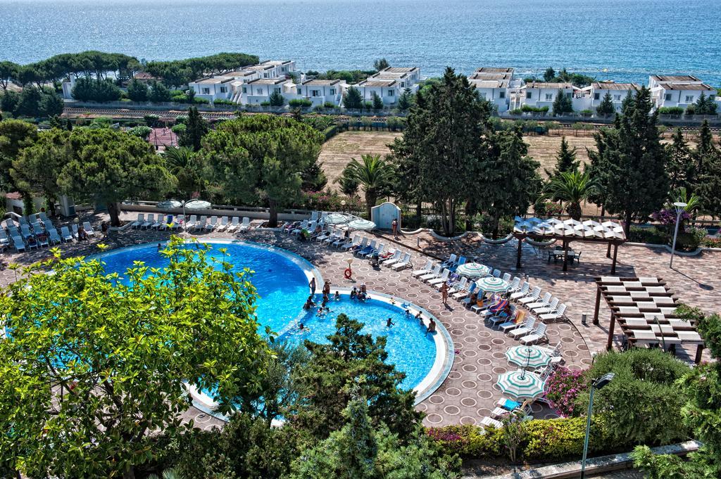 Hotel Villaggio Club Altalia Residence Brancaleone Exterior photo